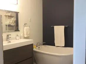 Modern, unique house on the grand concourse trail, 2.4km from downtown. - Image 2