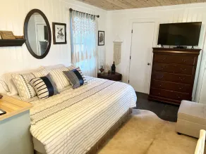 Bunkhouse on working cattle ranch minutes from town - Image 5