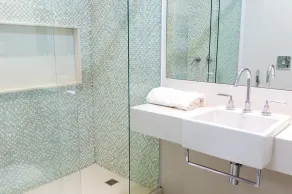 Suite with 2 single beds - Image 4