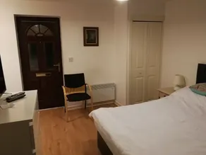 Independent one bedroom apartment with its own private access - Image 4