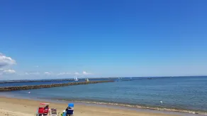Loft Style ,Sleep 4, 2 mins to Beach, UNE, dining, outlets, fishing, EVERYTHING! - Image 4