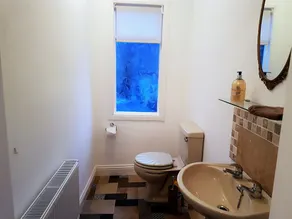 Superking beds, spacious and comfortable first floor apartment near town centre - Image 3