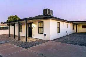 Phoenix Retreat - 1 Bedroom King Suite with 2 Smart TVs - 10 min from Airp - Unit B - Image 5