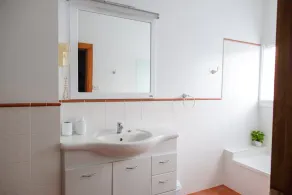 Spacious 3-Bed Home in Central Tenterfield - Image 4