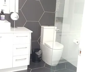 Husky Central, luxury, 2 minute walk to town, pet friendly, wi-fi, hygenic, warm - Image 2