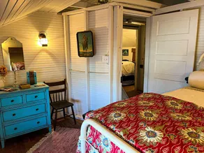 Modernized, 100+ year-old Clear Lake Cottage just steps from the lake & PM Park. - Image 5