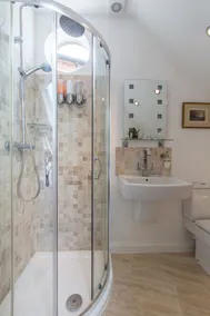 5-STAR LUXURY 'SPA-LIKE' COTTAGE RETREAT ON MILLSTREAM BY SEA i OLD BOSHAM - Image 5