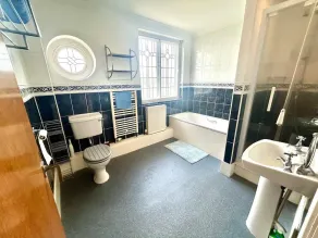 Private Lincoln Retreat - 4 Bedroom House - Image 4