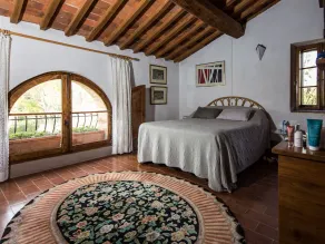 Fullly equiped luxury Tuscan villa gardens with views - Image 5