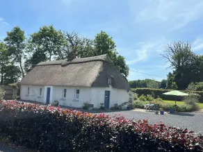 Irish Thatched cottage. Escape to a piece of living history on a country farm - Image 4