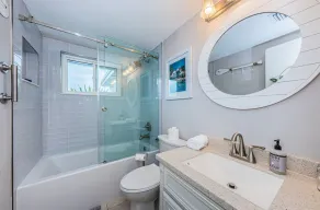 Serene Lakefront home in Tampa Bay, close to beaches and downtown Tarpon Springs - Image 2