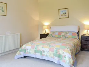 2 bedroom accommodation in Balloch, Loch Lomond - Image 4