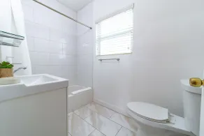 Blue Parrot 1 bedroom Apt ★5 min drive to the Ocean★Galleria Mall - Image 3