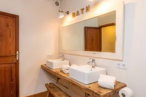 Agroturismo \"Llevant\" con Wi-Fi, terrazza, piscina e giardino condivisi tra 5 proprietà - Image 3