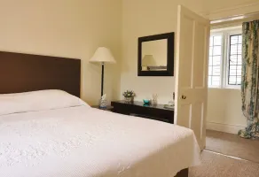 Independent Garden Wing of Dorset country house - Image 5