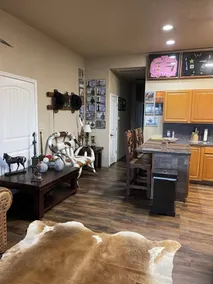 Entire Farmhouse Decatur —-5 minutes from the city - Image 3