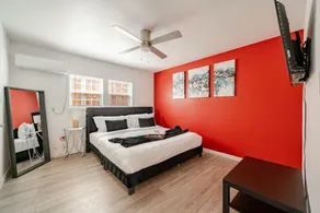 NEW Montrose Gem! Central to Downtown HTX, NRG, & the Museum District. - Image 5