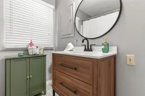 Riverview Home - walking trails - convenient location - Image 2