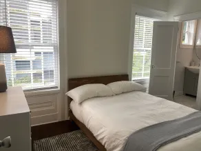 Stunning Mansion in the center of town - Image 4