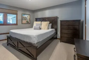 Ski In / Ski Out 4BR / 3BA Private Hot Tub and shared pool - Image 4