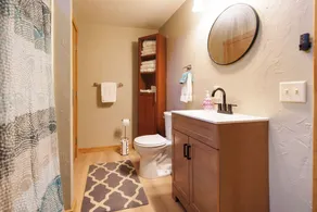 Cozy & clean single family home, pet-friendly, large fenced yard, walk downtown - Image 3