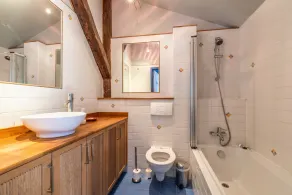 Rummelig gammel gård med fantastisk udsigt over Les Gets - Image 4
