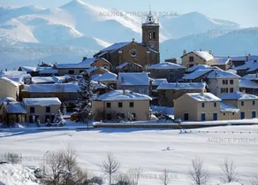 1BR for 4 with parking and ski locker 300m from shops - Image 4