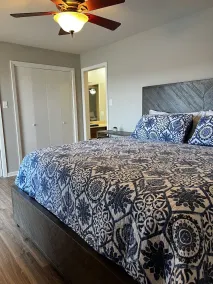 Charming condo with beautiful lake views - Image 5