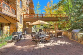 Oversized Luxury Ski in Ski out/Shared Pool and Hot Tub/Private Deck - Image 5