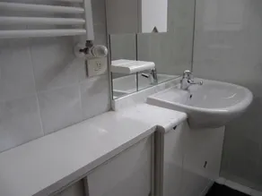 Lille hus med en smuk udsigt over søen - Image 3