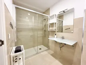 Studio-Apartment-Ensuite with Shower-Street View-Estación Centro Vialia 5 - Image 2