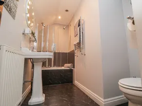 Manor Cottage - Image 2