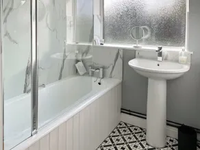 2 bedroom accommodation in Caythorpe, near Nottingham - Image 3