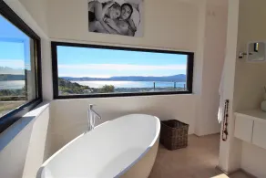 Large contemporary villa with panoramic sea view on St Tropez bay - Image 4