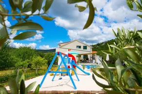 Captivating 5-Bed House in Labin - Image 2