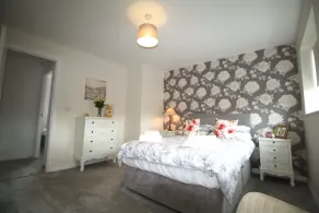 2 Bedroom House - Beautifully Decorated & Furnished - Parking - Large Garden - Image 4