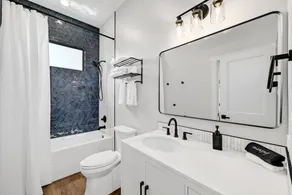 Kæmpe havnefront hjem ved søen Lbj med privat ø, bådrampe og glider - Image 5