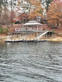 Lakeside Luxury: Experience Tranquility in Our Remodeled Lake House - Image 2