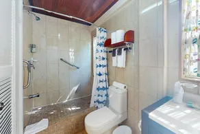 Air-conditioned suite with WiFi and a shared pool/terrace - walk to the beach - Image 2