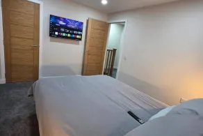 2 Bed House Sleeps 5 -Private Garden - Image 5