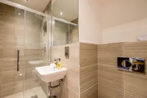 Cocoa Suites 56 - sleeps 2 guests with parking - Image 2