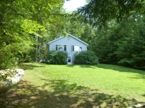 Waterfront home sleeping 10 located on Cummings Cove on Lake Winnipesaukee - Image 2
