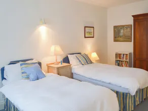 2 bedroom accommodation in Noss Mayo - Image 5