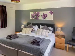 Looking for a romantic escape in Herefordshire’s rolling countryside. - Image 3