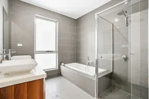 A family sized beach house just 2 mins from the beach and 1.6km from town. - Image 4