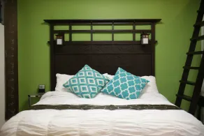 Trojan House Green Suite - Image 4