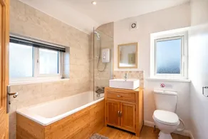 Cosy home with easy access to Cardiff city centre - Image 3