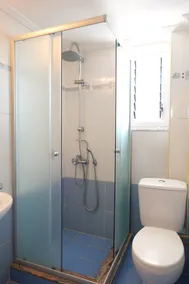 Charming 2-Bed Apartment in Sarandë - Image 2