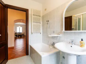 Lovely apartment for 6 guests with pool, WIFI, TV, terrace and pets allowed - Image 5