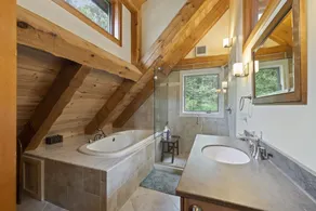 Private Lake Front House with Large Yard with Kayaks and Stand-up paddleboards! - Image 3
